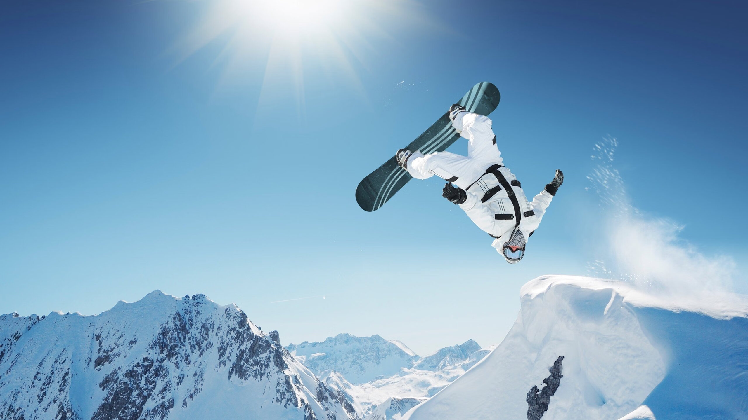 WRC冬季赛:冰雪赛道中的极速比拼,冰雪赛车比赛视频